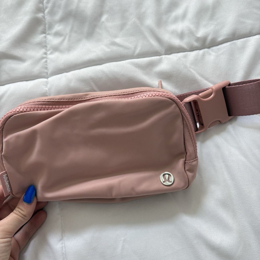 Lululemon OG Everywhere Belt Bag Pink Pastel Activewear Yoga Quiet Luxury - Picture 2 of 10